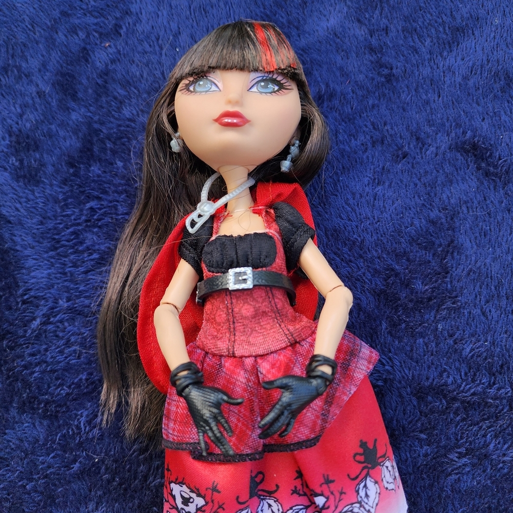 Ever After High Cerise Hood Doll First Chapter - Little Red Riding Hood - Picture 2 of 5